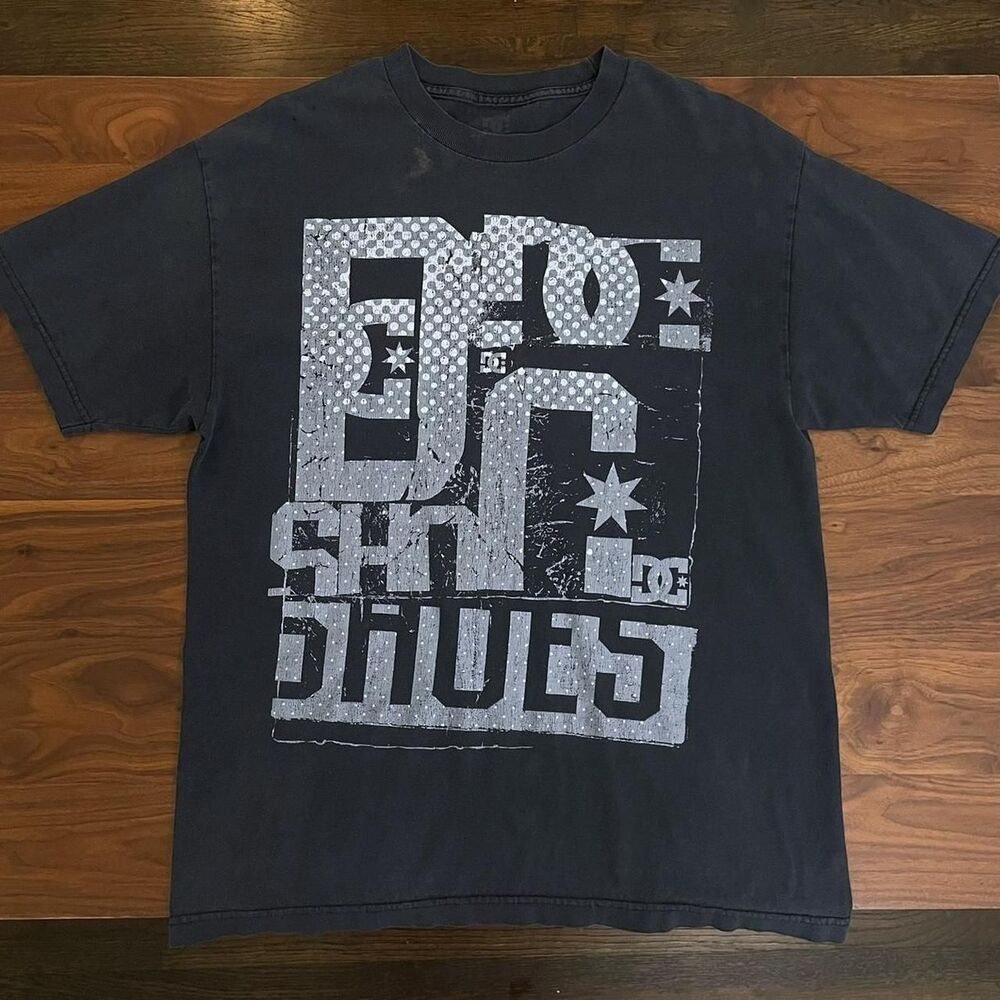 Vintage 2000s DC Shoes Graphic T-Shirt Y2K - Large